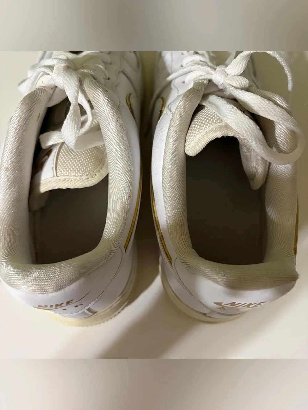Nike Air Force 1 07 ESS Metallic Gold W Size 7.5